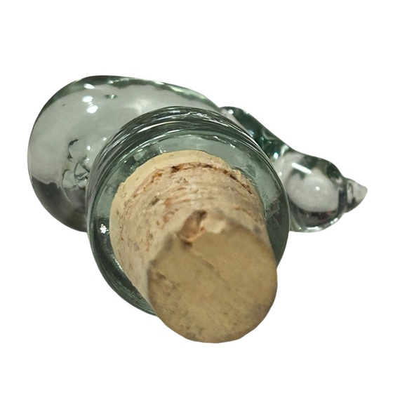 Novelty bar ware, hand blown recycled glass rhino wine stopper, cork - Picture 6 of 7